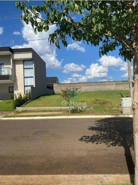 Foto 1 de Terreno / Lote à venda, 257m2 em Londrina - PR