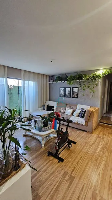 Foto 6 de Casa com 3 quartos à venda, 185m2 em Tarobá, Londrina - PR