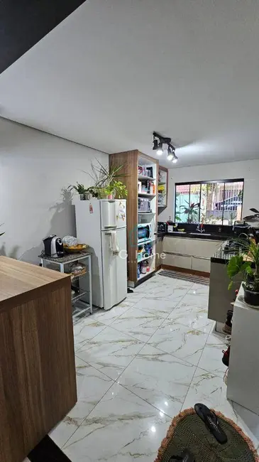 Foto 3 de Casa com 3 quartos à venda, 185m2 em Tarobá, Londrina - PR