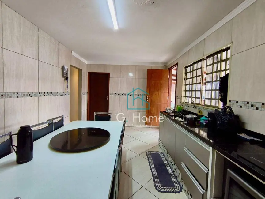 Casa com 3 quartos à venda, 258m2 em Jardim Viena, Londrina - PR - imagem 6 Foto 6 de Casa com 3 quartos à venda, 258m2 em Jardim Viena, Londrina - PR