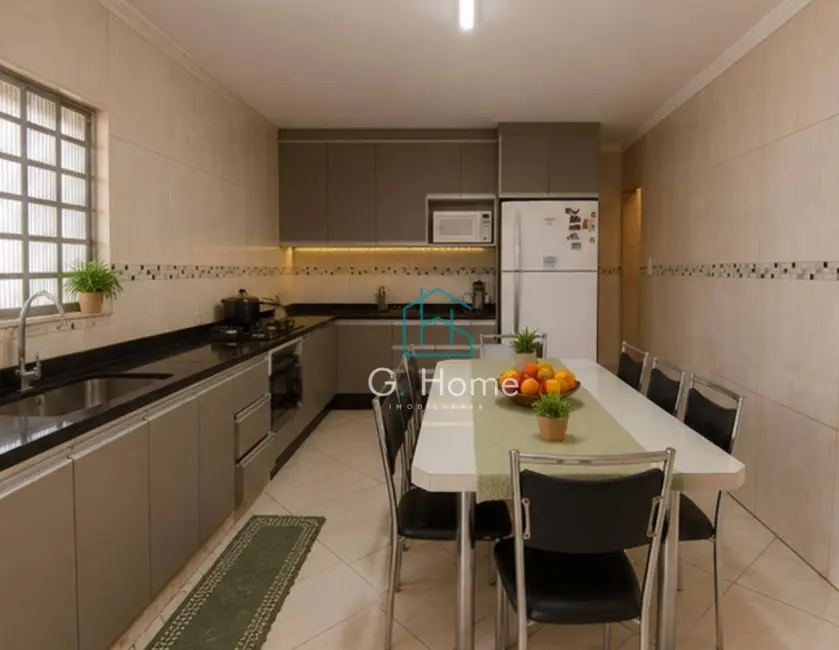 Casa com 3 quartos à venda, 258m2 em Jardim Viena, Londrina - PR - imagem 5 Foto 5 de Casa com 3 quartos à venda, 258m2 em Jardim Viena, Londrina - PR