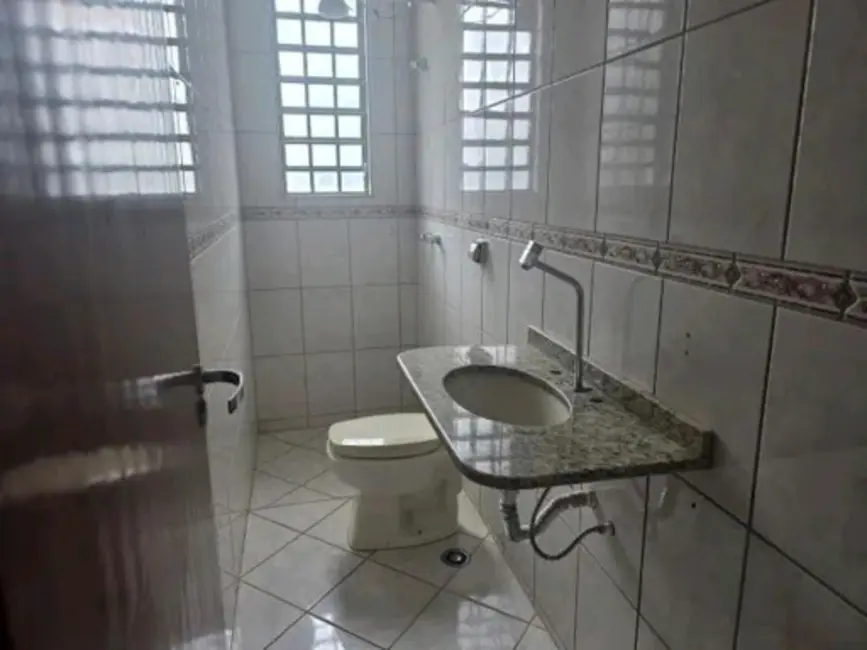 Foto 6 de Casa com 5 quartos para alugar, 500m2 em Jardim Tarumã, Londrina - PR