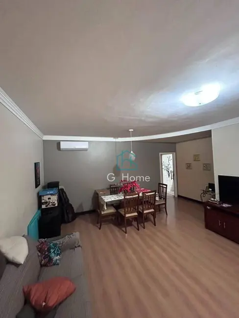 Casa com 3 quartos à venda, 280m2 em Conjunto Santa Rita 6, Londrina - PR - imagem 6 Foto 6 de Casa com 3 quartos à venda, 280m2 em Conjunto Santa Rita 6, Londrina - PR