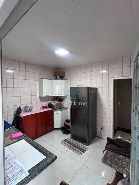 Casa com 3 quartos para alugar, 280m2 em Conjunto Santa Rita 6, Londrina - PR - imagem 8 Foto 8 de Casa com 3 quartos para alugar, 280m2 em Conjunto Santa Rita 6, Londrina - PR