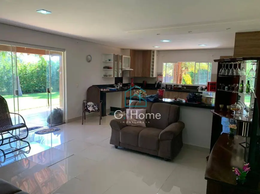Chácara com 6 quartos para alugar, 2000m2 em Londrina - PR - imagem 5 Foto 5 de Chácara com 6 quartos para alugar, 2000m2 em Londrina - PR