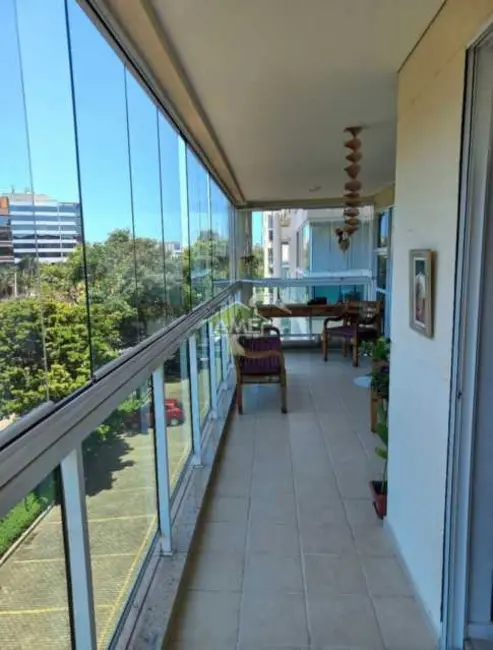 Apartamento com 3 quartos para alugar, 129m2 em Barra da Tijuca, Rio De Janeiro - RJ - imagem 3 Foto 3 de Apartamento com 3 quartos para alugar, 129m2 em Barra da Tijuca, Rio De Janeiro - RJ