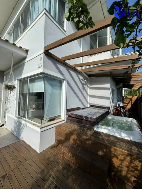 Foto 1 de Casa com 2 quartos à venda, 150m2 em Cachoeira do Bom Jesus, Florianopolis - SC