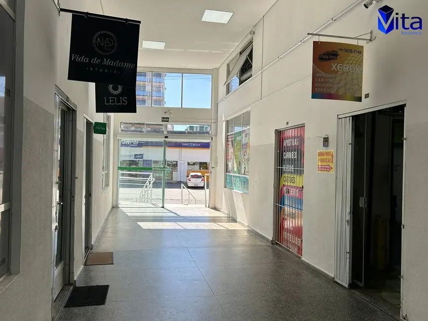 Foto 3 de Sala Comercial à venda e para alugar, 52m2 em Estreito, Florianopolis - SC