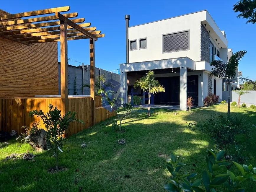 Foto 2 de Casa de Condomínio com 3 quartos à venda, 190m2 em Cachoeira do Bom Jesus, Florianopolis - SC