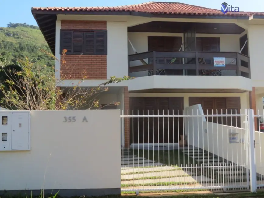 Casa com 3 quartos para alugar, 150m2 em Praia Brava, Florianopolis - SC - imagem 2 Foto 2 de Casa com 3 quartos para alugar, 150m2 em Praia Brava, Florianopolis - SC