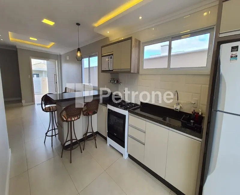 Foto 3 de Casa com 3 quartos à venda, 102m2 em Governador Celso Ramos - SC