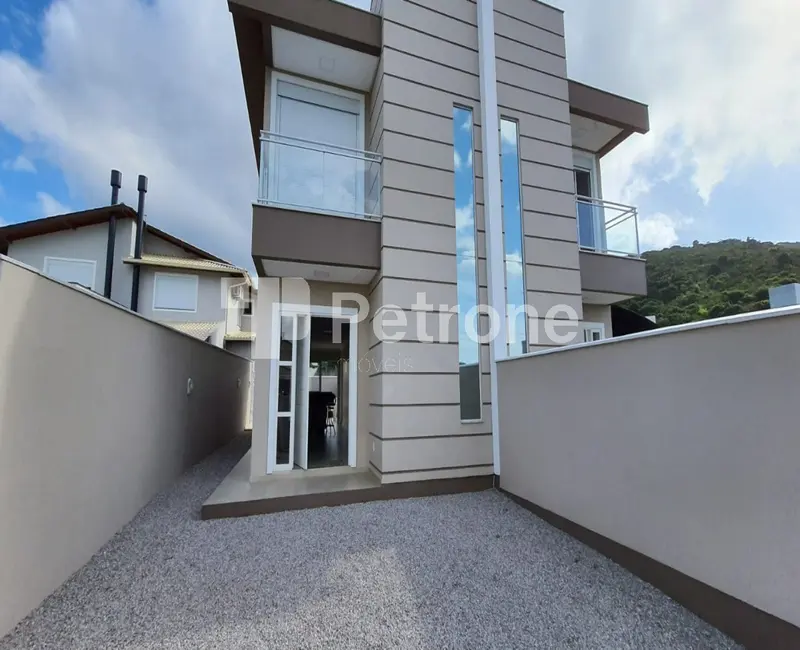 Foto 1 de Casa com 3 quartos à venda, 102m2 em Governador Celso Ramos - SC