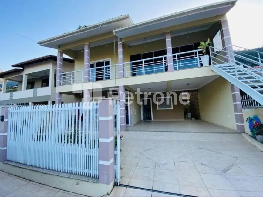 Foto 3 de Casa com 3 quartos à venda, 340m2 em Governador Celso Ramos - SC