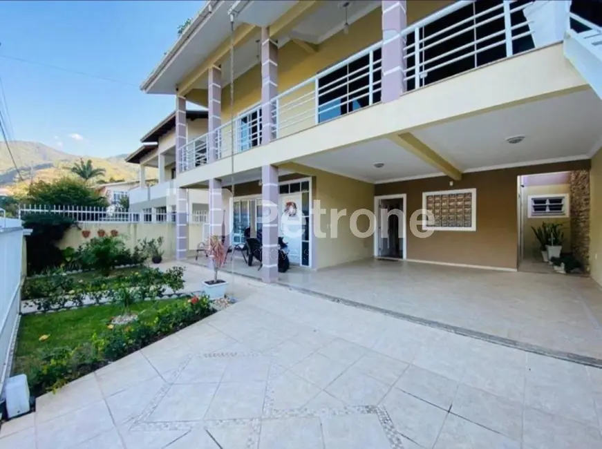 Foto 2 de Casa com 3 quartos à venda, 340m2 em Governador Celso Ramos - SC