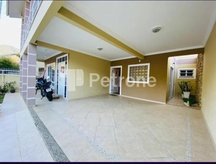 Foto 4 de Casa com 3 quartos à venda, 340m2 em Governador Celso Ramos - SC