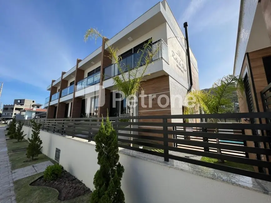 Foto 1 de Casa com 3 quartos à venda, 135m2 em Governador Celso Ramos - SC