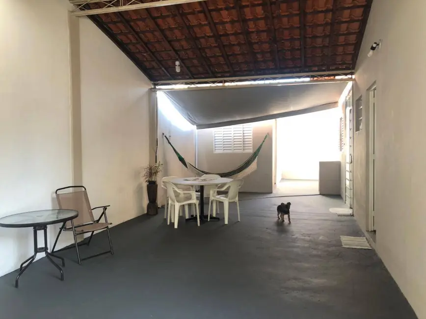 Casa com 3 quartos à venda, 175m2 em Sao Jose Dos Campos - SP - imagem 2 Foto 2 de Casa com 3 quartos à venda, 175m2 em Sao Jose Dos Campos - SP