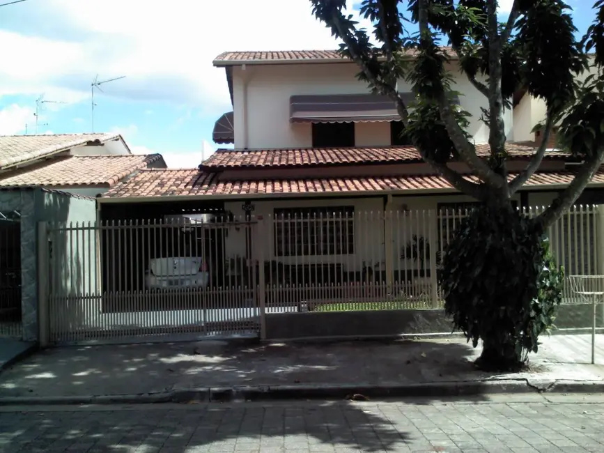 Foto 2 de Sobrado com 4 quartos à venda, 312m2 em Sao Jose Dos Campos - SP