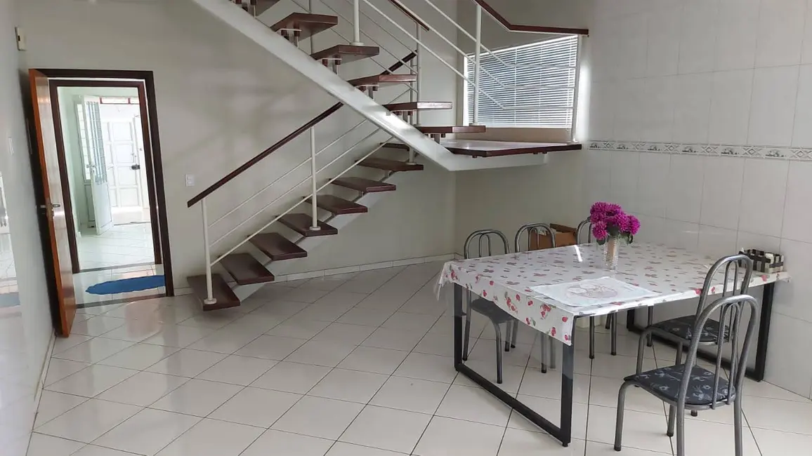 Foto 8 de Sobrado com 5 quartos à venda, 300m2 em Sao Jose Dos Campos - SP