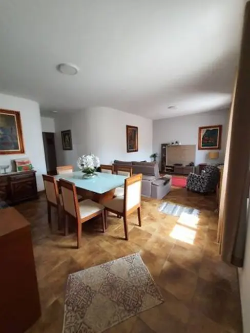 Foto 3 de Casa com 4 quartos à venda, 350m2 em Sao Jose Dos Campos - SP