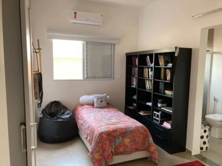 Casa com 4 quartos à venda, 367m2 em Sao Jose Dos Campos - SP - imagem 7 Foto 7 de Casa com 4 quartos à venda, 367m2 em Sao Jose Dos Campos - SP