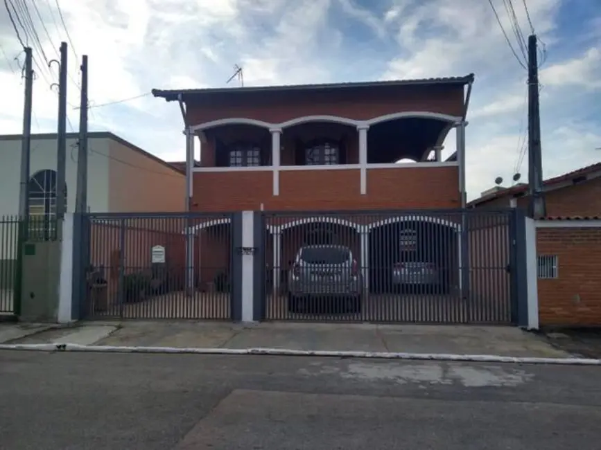 Casa com 6 quartos à venda, 300m2 em Sao Jose Dos Campos - SP - imagem 1 Foto 1 de Casa com 6 quartos à venda, 300m2 em Sao Jose Dos Campos - SP