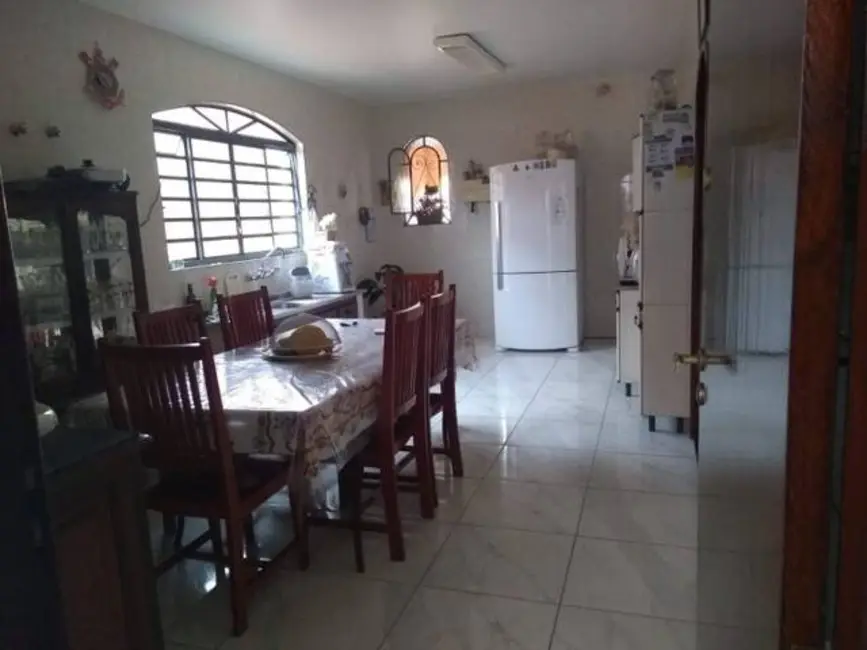 Casa com 6 quartos à venda, 300m2 em Sao Jose Dos Campos - SP - imagem 3 Foto 3 de Casa com 6 quartos à venda, 300m2 em Sao Jose Dos Campos - SP