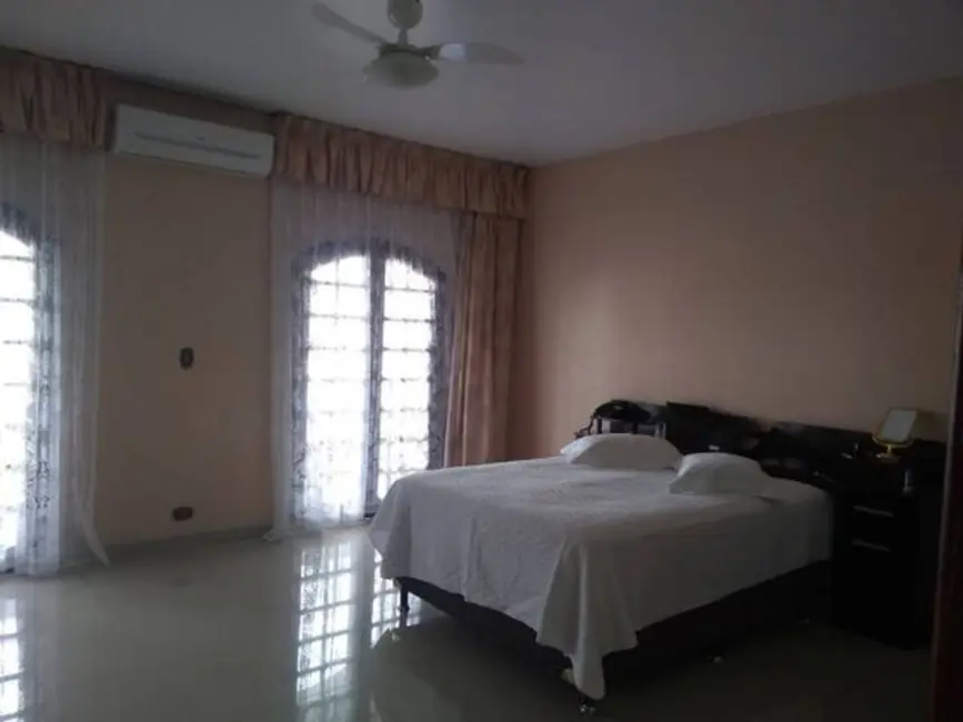 Casa com 6 quartos à venda, 300m2 em Sao Jose Dos Campos - SP - imagem 5 Foto 5 de Casa com 6 quartos à venda, 300m2 em Sao Jose Dos Campos - SP