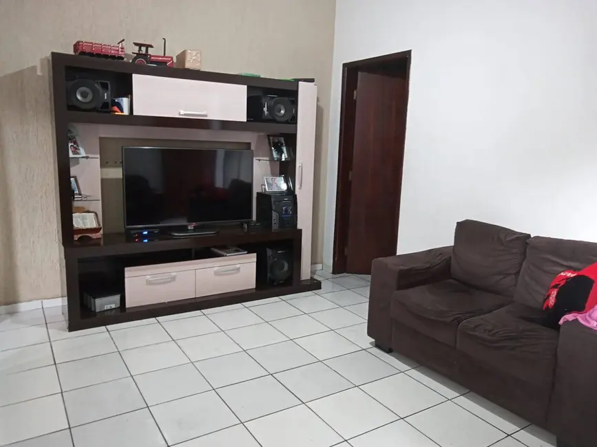 Casa com 4 quartos à venda, 150m2 em Sao Jose Dos Campos - SP - imagem 3 Foto 3 de Casa com 4 quartos à venda, 150m2 em Sao Jose Dos Campos - SP