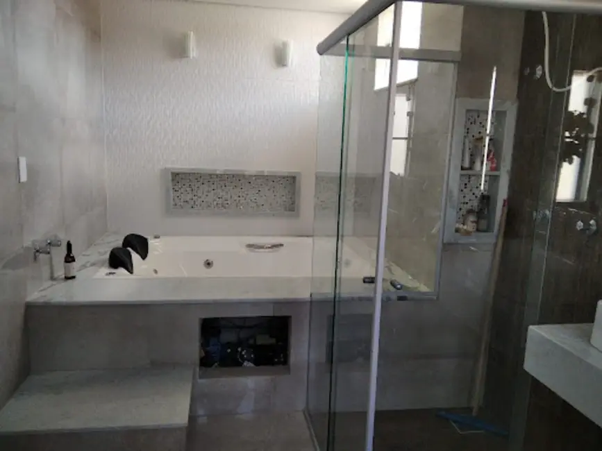 Casa com 4 quartos à venda, 380m2 em Centro, Varginha - MG - imagem 6 Foto 6 de Casa com 4 quartos à venda, 380m2 em Centro, Varginha - MG