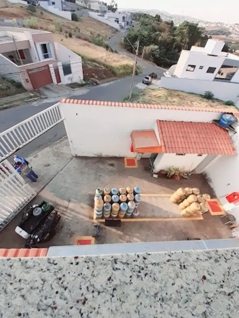 Foto 2 de Casa com 3 quartos à venda, 200m2 em Vila Verde, Varginha - MG