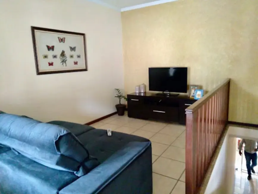 Casa com 3 quartos à venda, 250m2 em Condomínio Residencial Urupês, Varginha - MG - imagem 3 Foto 3 de Casa com 3 quartos à venda, 250m2 em Condomínio Residencial Urupês, Varginha - MG