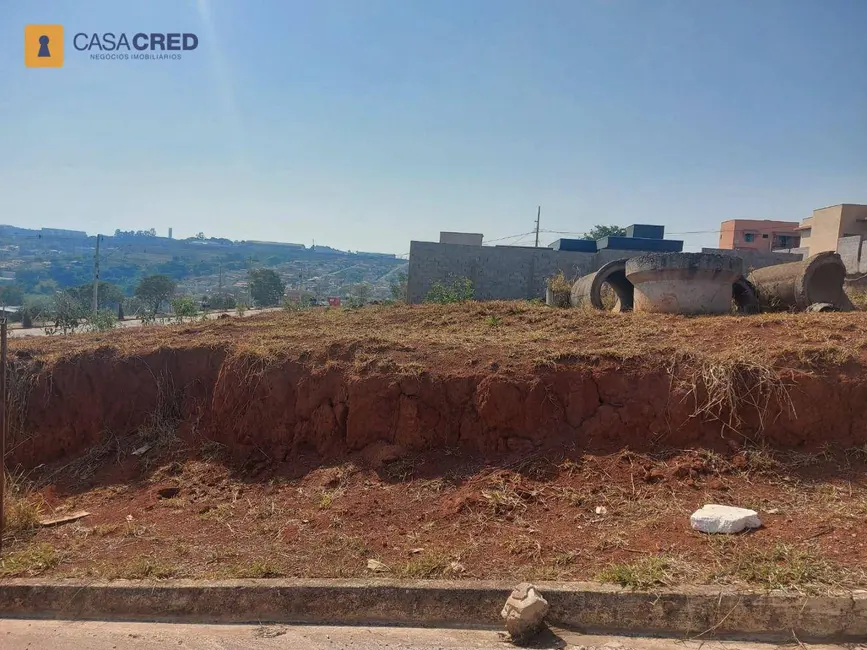 Foto 1 de Terreno / Lote à venda, 258m2 em Varginha - MG
