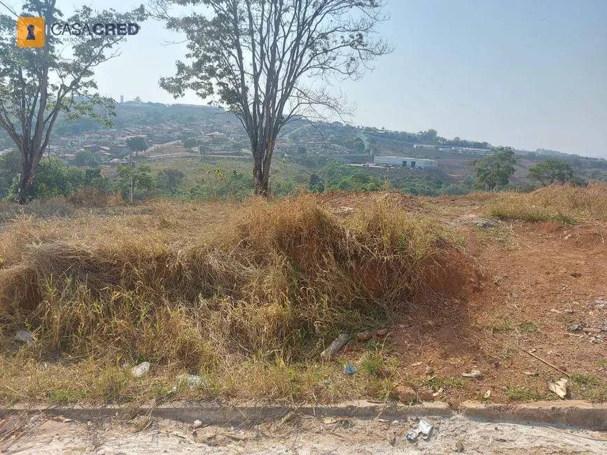 Foto 1 de Terreno / Lote à venda, 250m2 em Varginha - MG