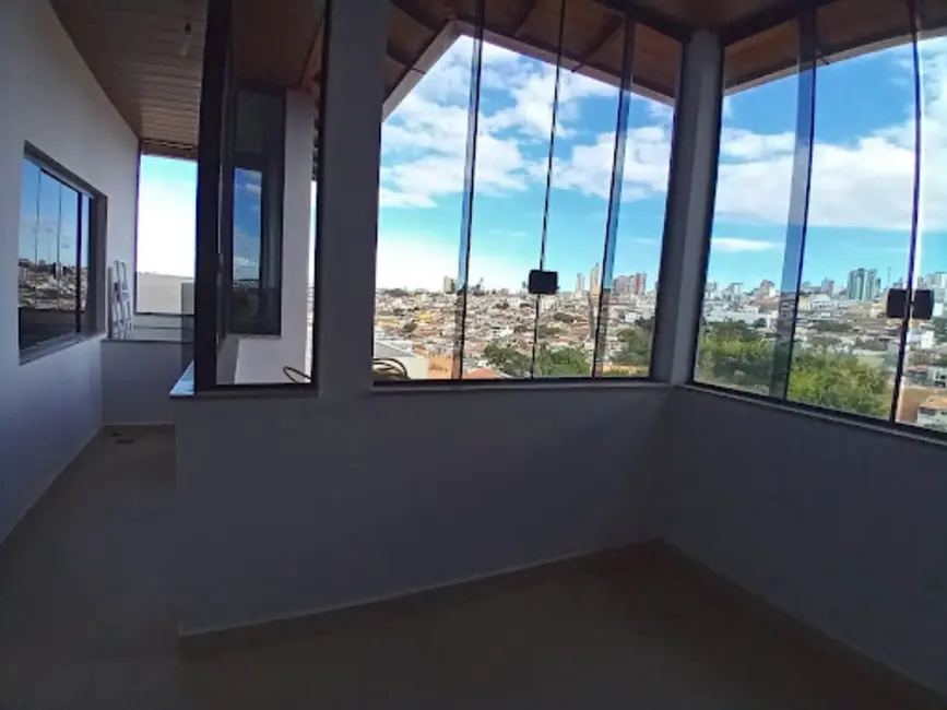 Casa com 3 quartos à venda, 256m2 em Jardim Zinoca, Varginha - MG - imagem 6 Foto 6 de Casa com 3 quartos à venda, 256m2 em Jardim Zinoca, Varginha - MG