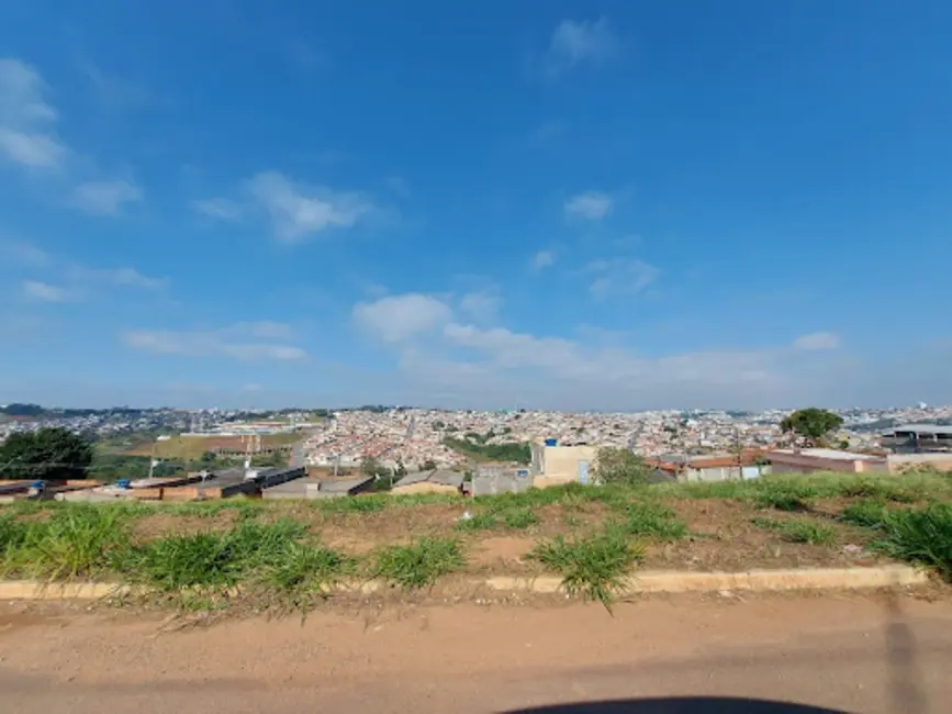 Foto 1 de Terreno / Lote à venda, 270m2 em São Francisco, Varginha - MG