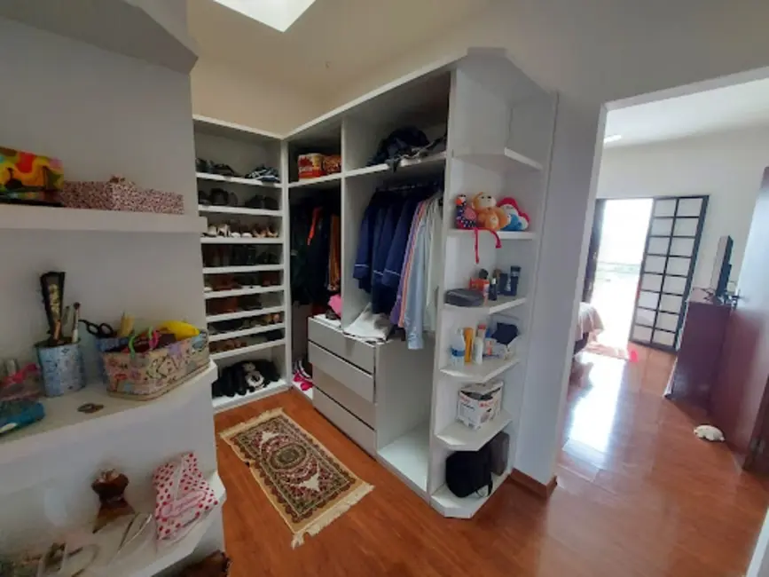 Sobrado com 2 quartos à venda, 250m2 em Condomínio Residencial Urupês, Varginha - MG - imagem 3 Foto 3 de Sobrado com 2 quartos à venda, 250m2 em Condomínio Residencial Urupês, Varginha - MG