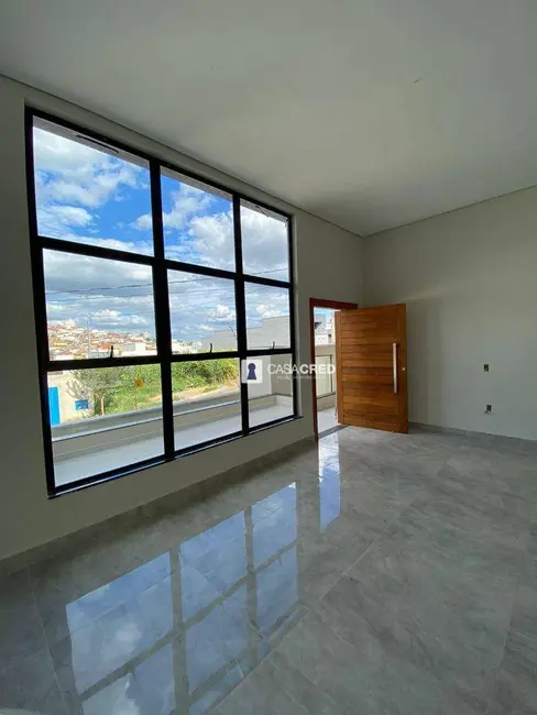Foto 2 de Casa com 3 quartos à venda, 250m2 em Varginha - MG