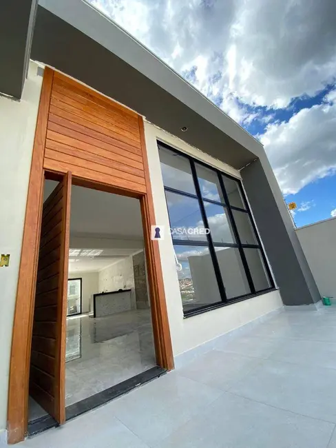 Foto 1 de Casa com 3 quartos à venda, 250m2 em Varginha - MG
