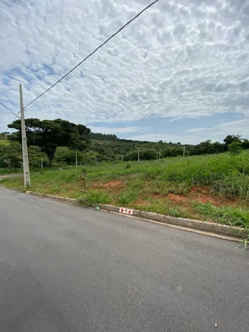 Foto 2 de Terreno / Lote à venda, 200m2 em Varginha - MG