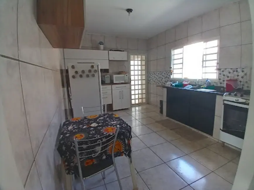 Casa com 3 quartos à venda, 250m2 em Conjunto Habitacional Centenário, Varginha - MG - imagem 9 Foto 9 de Casa com 3 quartos à venda, 250m2 em Conjunto Habitacional Centenário, Varginha - MG