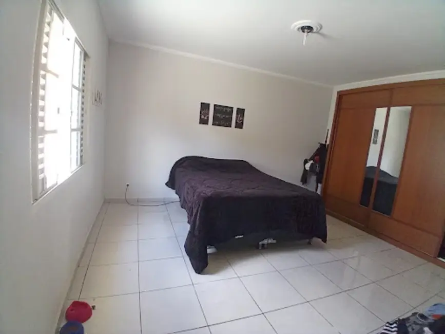 Casa com 3 quartos à venda, 250m2 em Conjunto Habitacional Centenário, Varginha - MG - imagem 4 Foto 4 de Casa com 3 quartos à venda, 250m2 em Conjunto Habitacional Centenário, Varginha - MG