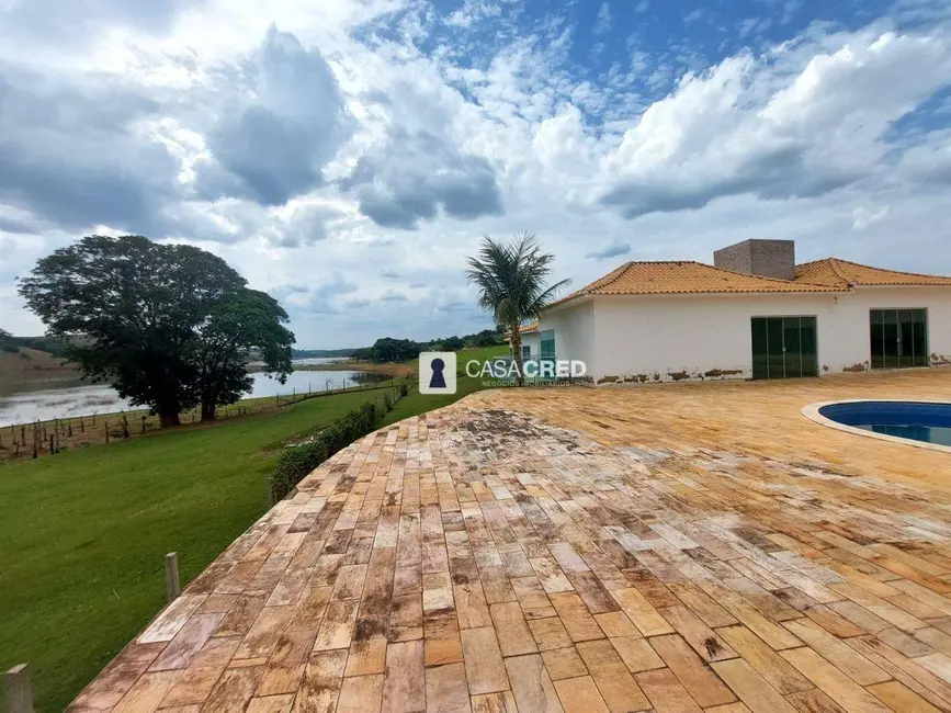 Foto 1 de Terreno / Lote à venda, 750m2 em  - MG
