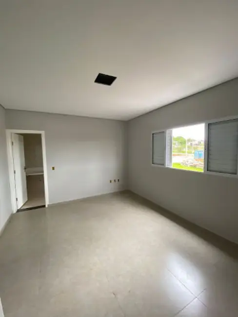 Casa com 3 quartos à venda, 165m2 em Treviso, Varginha - MG - imagem 5 Foto 5 de Casa com 3 quartos à venda, 165m2 em Treviso, Varginha - MG