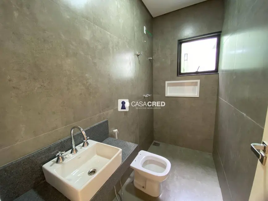 Casa com 2 quartos à venda, 200m2 em Santana, Varginha - MG - imagem 8 Foto 8 de Casa com 2 quartos à venda, 200m2 em Santana, Varginha - MG