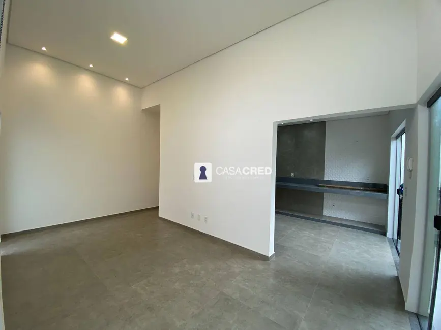 Casa com 2 quartos à venda, 200m2 em Santana, Varginha - MG - imagem 3 Foto 3 de Casa com 2 quartos à venda, 200m2 em Santana, Varginha - MG