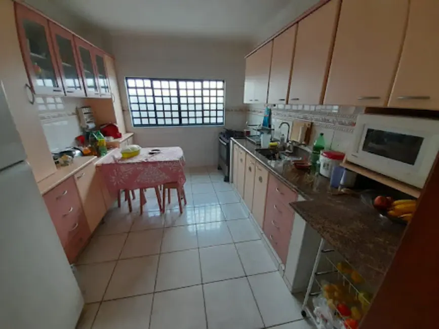 Casa com 3 quartos à venda, 275m2 em Santana, Varginha - MG - imagem 3 Foto 3 de Casa com 3 quartos à venda, 275m2 em Santana, Varginha - MG