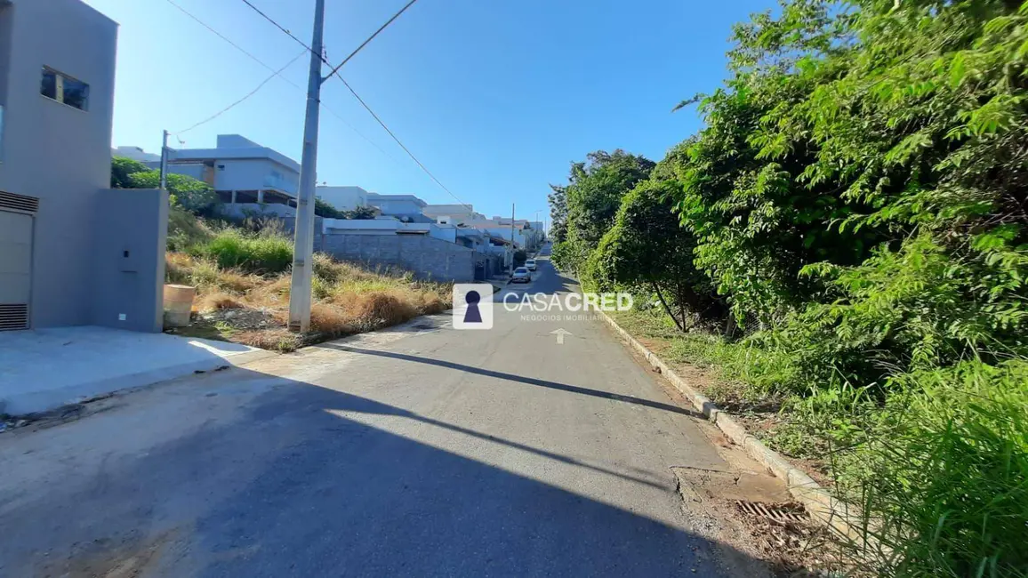 Foto 2 de Terreno / Lote à venda, 400m2 em Varginha - MG