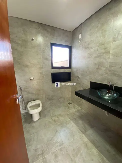 Casa com 4 quartos à venda, 209m2 em Varginha - MG - imagem 5 Foto 5 de Casa com 4 quartos à venda, 209m2 em Varginha - MG