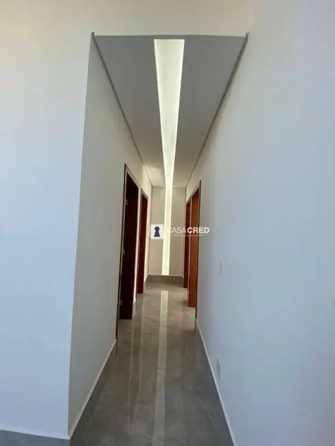 Casa com 4 quartos à venda, 209m2 em Varginha - MG - imagem 3 Foto 3 de Casa com 4 quartos à venda, 209m2 em Varginha - MG